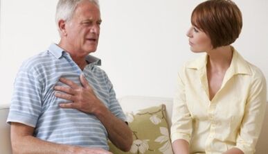 El dolor leve en el área del pecho indica el segundo grado de osteocondrosis torácica.