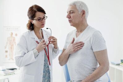 Examen de un paciente con signos de osteocondrosis de la columna torácica.