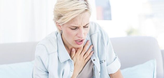 En caso de pleuresía, patologías cardíacas y neuralgia intercostal, el dolor debajo del omóplato izquierdo puede ir acompañado de dificultad para respirar intensa.